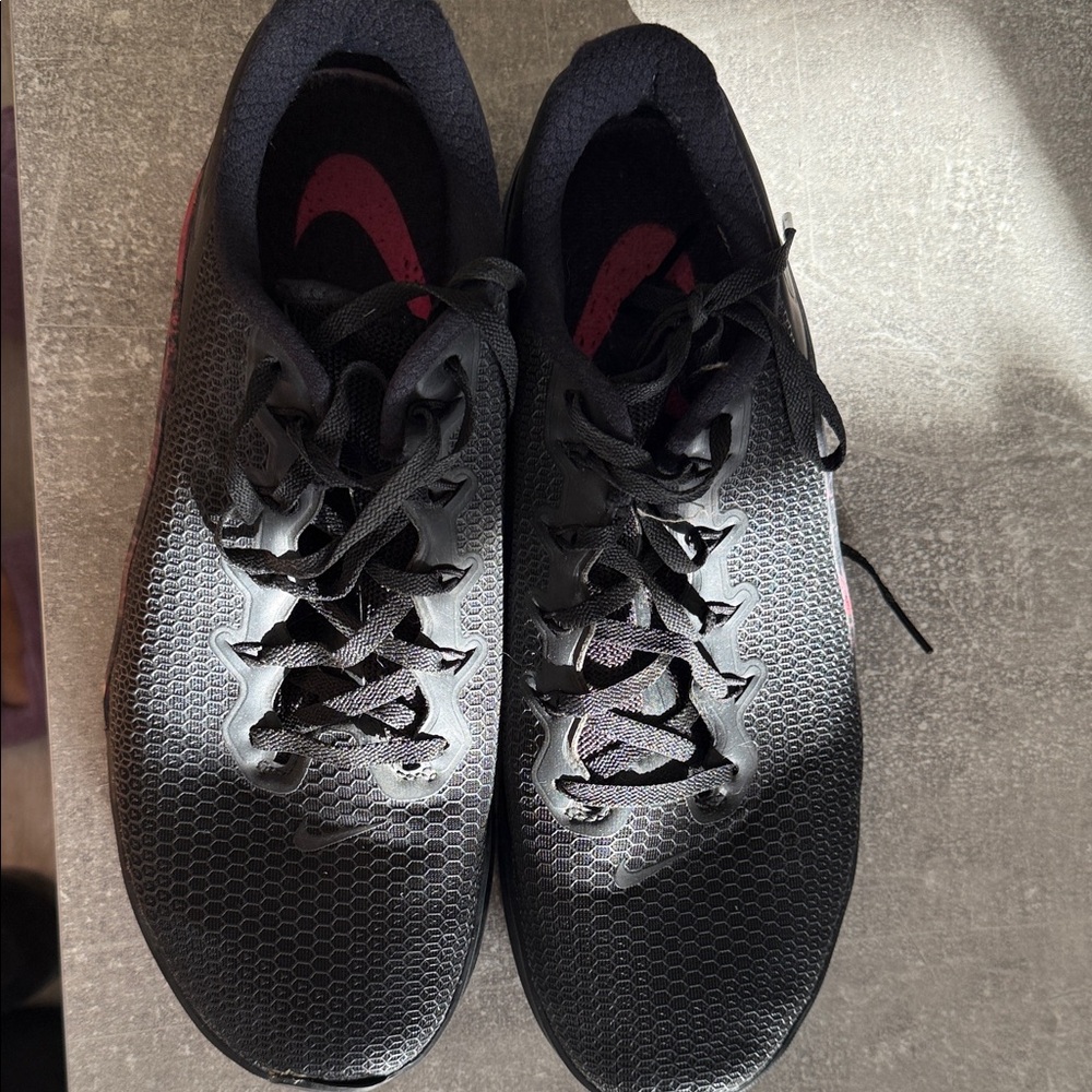 Nike Men's Black and Pink Athletic Shoes